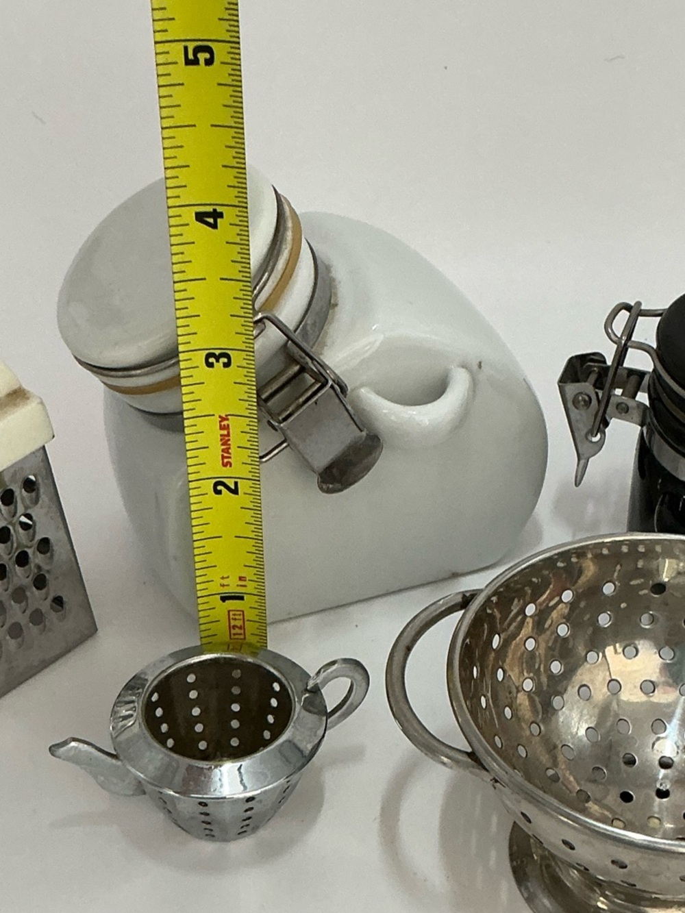 Vintage Miniature Kitchen Set Metal & Ceramic Playset or for collectors - Picture 10 of 15